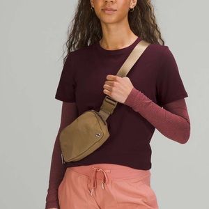 Lululemon Everywhere Belt Bag in Artifact